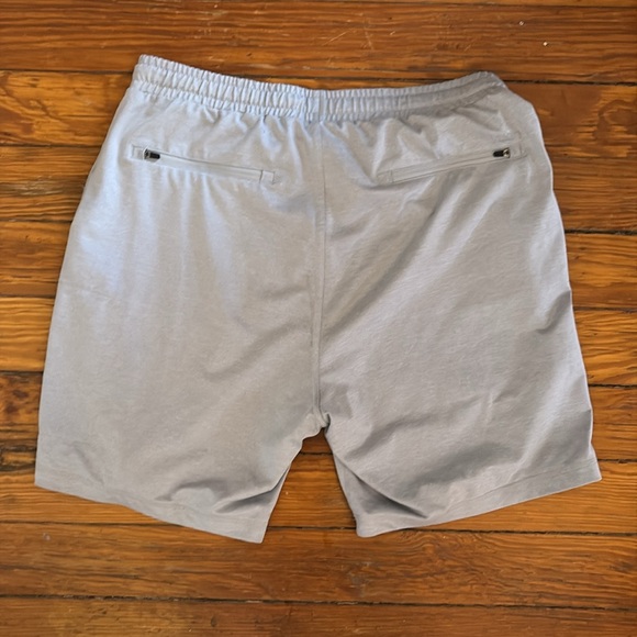 Vuori Men’s Linerless Shorts in Gray Size 32 - Picture 3 of 5